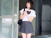 【透けた制服×教師】台風の雨で透けた下着に興奮したゲス先生が生徒に手を出す…２人きりの学校で美少女にクンニし禁断の一線超えた