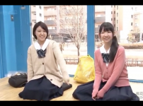 制服姿のドMマゾなパイパンデカぱいの素人幼い女学生2人をミラー号で膣内洗浄ちかん強制性交乱痴気4P生ハメセックスぶっかけエロ動画