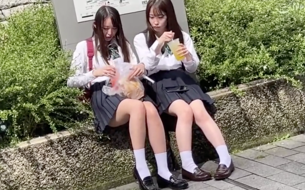 JK制服に白ハイソックス姿のドMでマゾな素人幼女学生2人を拉致監禁昏睡集団輪姦4P強制性交イラマチオからナカ出しエッチ強姦