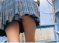 【素人×女子高生】クリトリスがパイパンでむき出しの敏感な女の子校生！