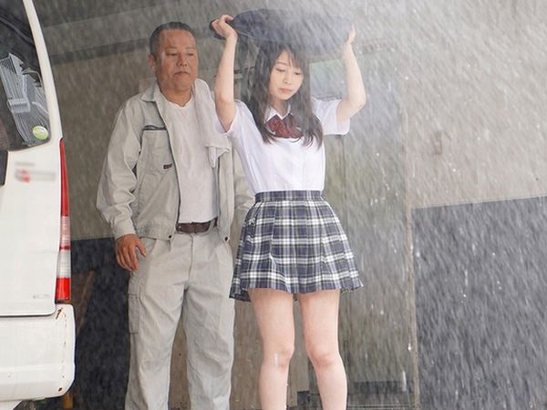 ＜女の子校生＞ゲリラ豪雨で”透け濡れ”たロリ巨乳な制服女子学生！発情した用務員に急襲され鬼畜の肉便器調教輪姦で羞恥に痙攣興奮