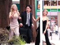 【GALパイパン】急な展開に困ってる素人を連れ出し二人がかりで抜き絞る美女