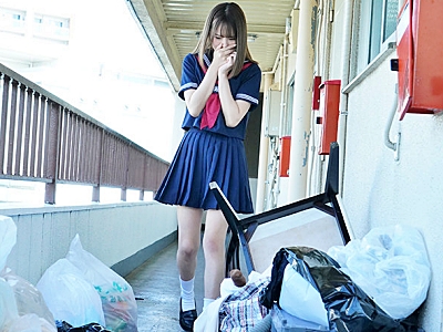 【松本いちか】隣人のゴミ部屋おじさんがJKの若パイパンマンコに興奮して抜かずの追撃膣内ザーメン発射エッチ