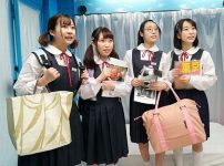 ＜JK素人ナンパ＞修学旅行を楽しむロリたわわなおっぱい女学生をミラー号に連れ込み！保健講義と騙した地味清楚な女子校生のエロ子宮にデカチン突き刺し