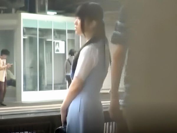 ＜電車ちかん＞部活帰りの色白JK女子学生を凌辱し濃厚スケベな乳揉み強姦！羞恥電マで大量潮吹きさせ痙攣興奮の鬼畜な膣内ザーメン発射輪姦