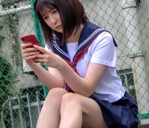 【女子校生パンチラ】やばい中年男に性ペットにされ謝礼をもらい遊ばれヨガる女の子
