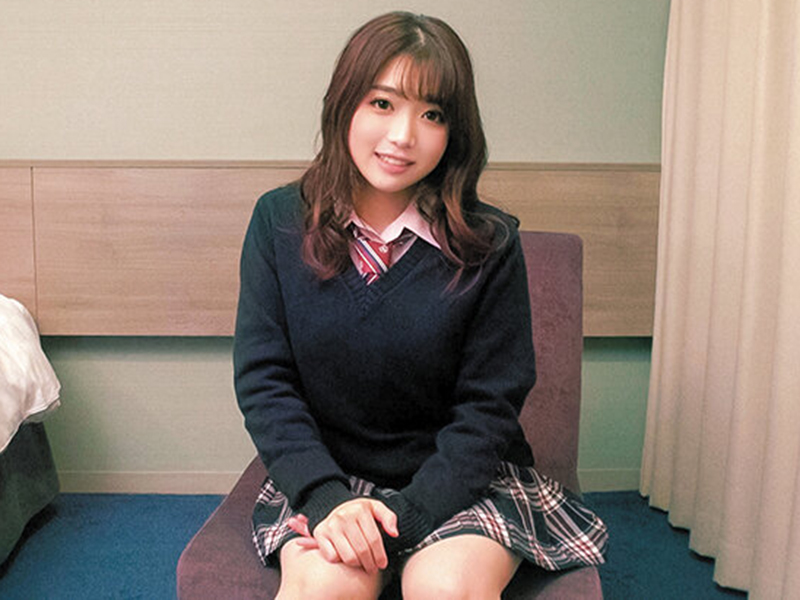 【素人ＪＫ×淫乱SEX】制服女子高生が足を広げて電マで公開オナニー！ビショビショになったオま〇こに激突きナカダシ興奮！