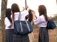 【娘校生レズ】震える女のコを見上げながらクリ〇リスをしゃぶり倒してS女りまくる女の子