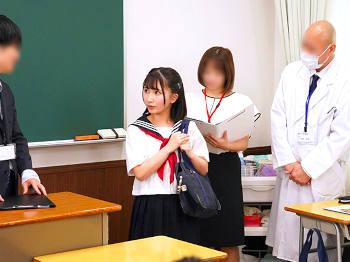 ＜性授業＞”結婚初夜”を想定した生徒同士のロープレ実習！幼い貧乳な美少女JKが羞恥の公開全裸からの濃厚手コキ！＜羞恥＞