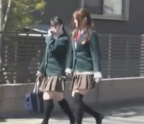 【jk×輪○】狙われた娘高生！満員電車で声も出せず、、出てきたのは精子と潮吹き