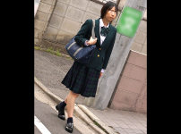 バイト中の制服姿のロリ女子校生をチ〇ンレ〇プおしっこ失禁お漏らし潮吹きリモバイ責めイラマチオ手マンなか出しSEXエロ動画