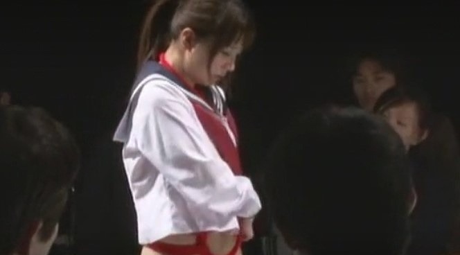 【娘高生パリコレ】「カメラのフラッシュに感じる♡」ステージで色んなコスチュームの女子校生女子がチラ魅せヌードウォーキング