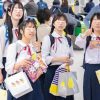 ＜一般人ナンパ＞東京に修学旅行でやってきた田舎女子校生にを声をかけマジックミラー号にご招待！初めての相互オナニーで大興奮ｗ