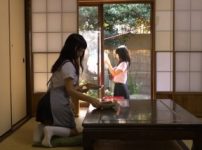 【女子校生カップル】びっちょり股間を吸い込みながら下半身丸出しで擦りまくる女の子生徒