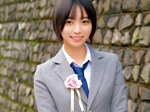 ＜素人モノ＞いま卒業式を終えたばかりのぎゃるを捕捉！3分前まで女子校生だった子が素股…人生で初となるナカ出し＜幼い女子高生＞