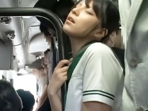 【強制羞恥】いやだめ！みんな見てる！！混み合う通学バスで鬼畜マジｗｗｗ可憐系ロリが媚薬キメられ飽きるまで犯されまくり！！