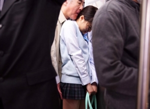 【アイドル女子校生】恐怖と絶頂を与えられて高齢者のペニスでこっそり貫かれちゃう女子高生