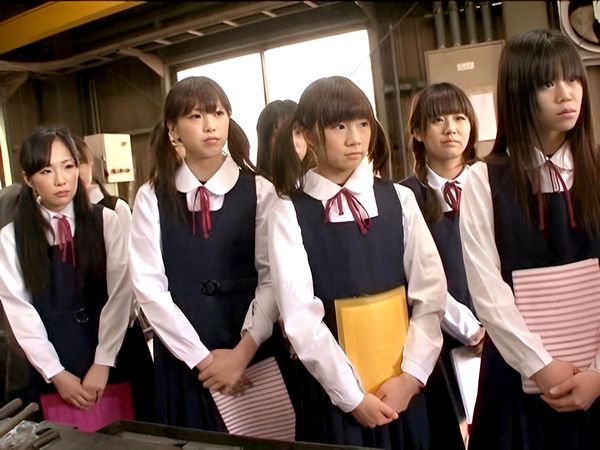 工場見学で非道の中出しレイプ！友達と離れたえろ制服JKを捕獲…セクハラチカンで羞恥させ声我慢の強姦凌辱…肉奴隷調教＜幼い＞