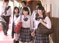 ＜女子校生＞部活合宿の禁欲生活に我慢限界の幼いデカぱいJKが暴走！同級生をドエロ誘惑…友達の絶倫デカチンをデカ尻騎乗位で弄び…