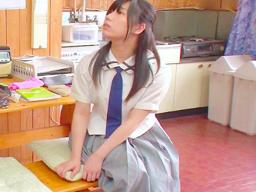 【鬼畜動画】お嬢さんやっちまったなぁｗｗｗ出来心の万引きが人生最悪…逃げられない事務所でマンチョをお仕置きされちゃったＪＫ