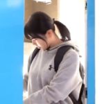 スポーツ系の女子大生に処女男のオナサポしてもらう！ポニテ女の子の前でシコシコしてセンズリ見せつけたら童貞卒業してくれる！