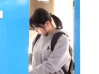 スポーツ系の女子大生に処女男のオナサポしてもらう！ポニテ女の子の前でシコシコしてセンズリ見せつけたら童貞卒業してくれる！